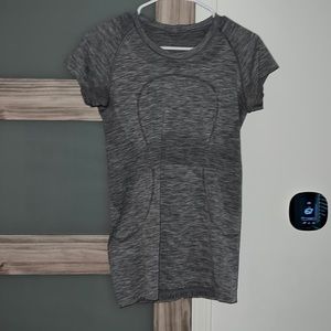 grey lululemon swiftly